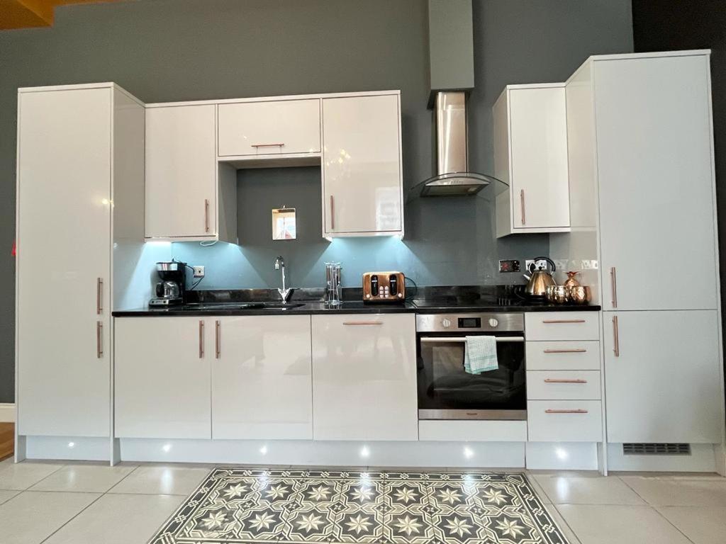Unique & Luxurious 2 Bedroom City Centre Apartment 노팅엄 외부 사진