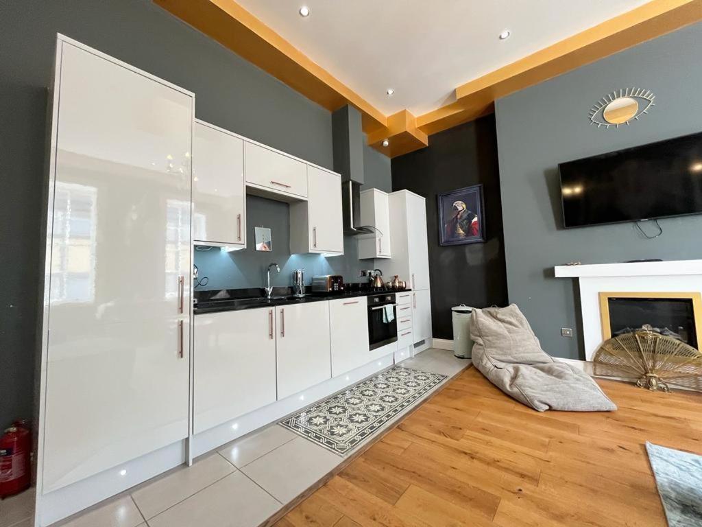 Unique & Luxurious 2 Bedroom City Centre Apartment 노팅엄 외부 사진