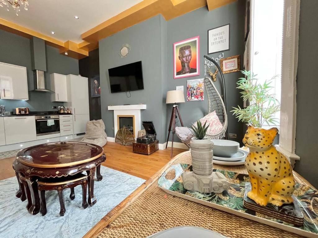 Unique & Luxurious 2 Bedroom City Centre Apartment 노팅엄 외부 사진
