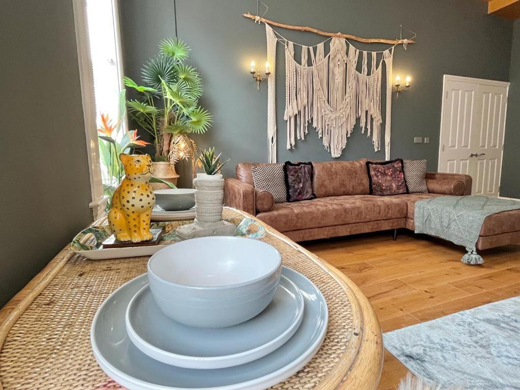 Unique & Luxurious 2 Bedroom City Centre Apartment 노팅엄 외부 사진