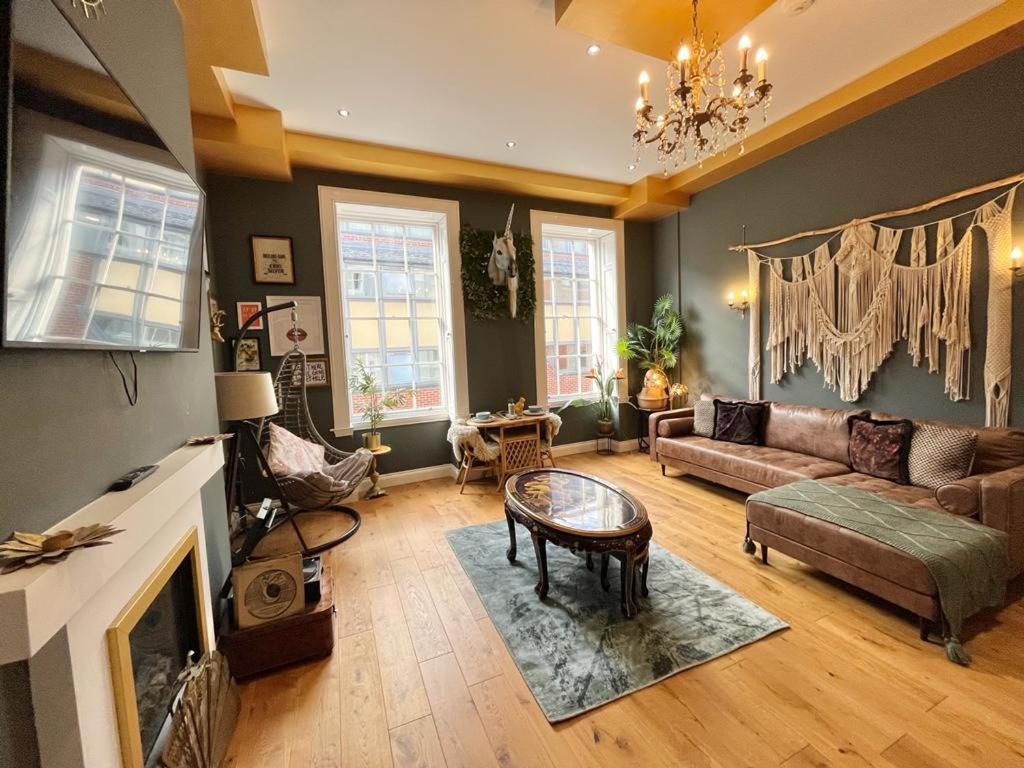 Unique & Luxurious 2 Bedroom City Centre Apartment 노팅엄 외부 사진